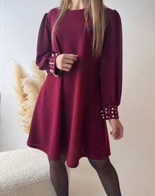 Do Vánoc ještě pár dní zbývá, a pokud ještě nemáš co na sebe k vánočnímu stromečku, naše šaty PEARL jsou ty pravé! 😍🎄...